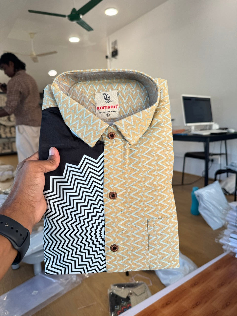 Combo Shirt Single Lungi - SIZE : L / 40 Full Sleeve - Mixed cotton - Black & Light Brown Blue Pattern Shirt with 3 inch Violet Kara & Printed Lungi - 18 KK7053 KUT