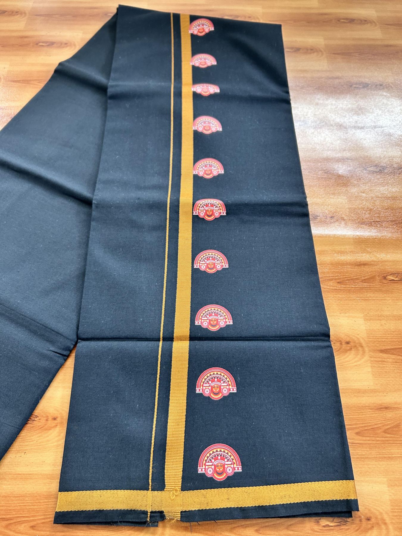 Single Kaily / Lungi- 20% Discount !! Kaitharikada - Pure Cotton - (40s) - 0.5 inch Brown Theyyam Printed Design Kara with Black colour Body (2 meter / 4 muzham) - 15 KK8062 GAN