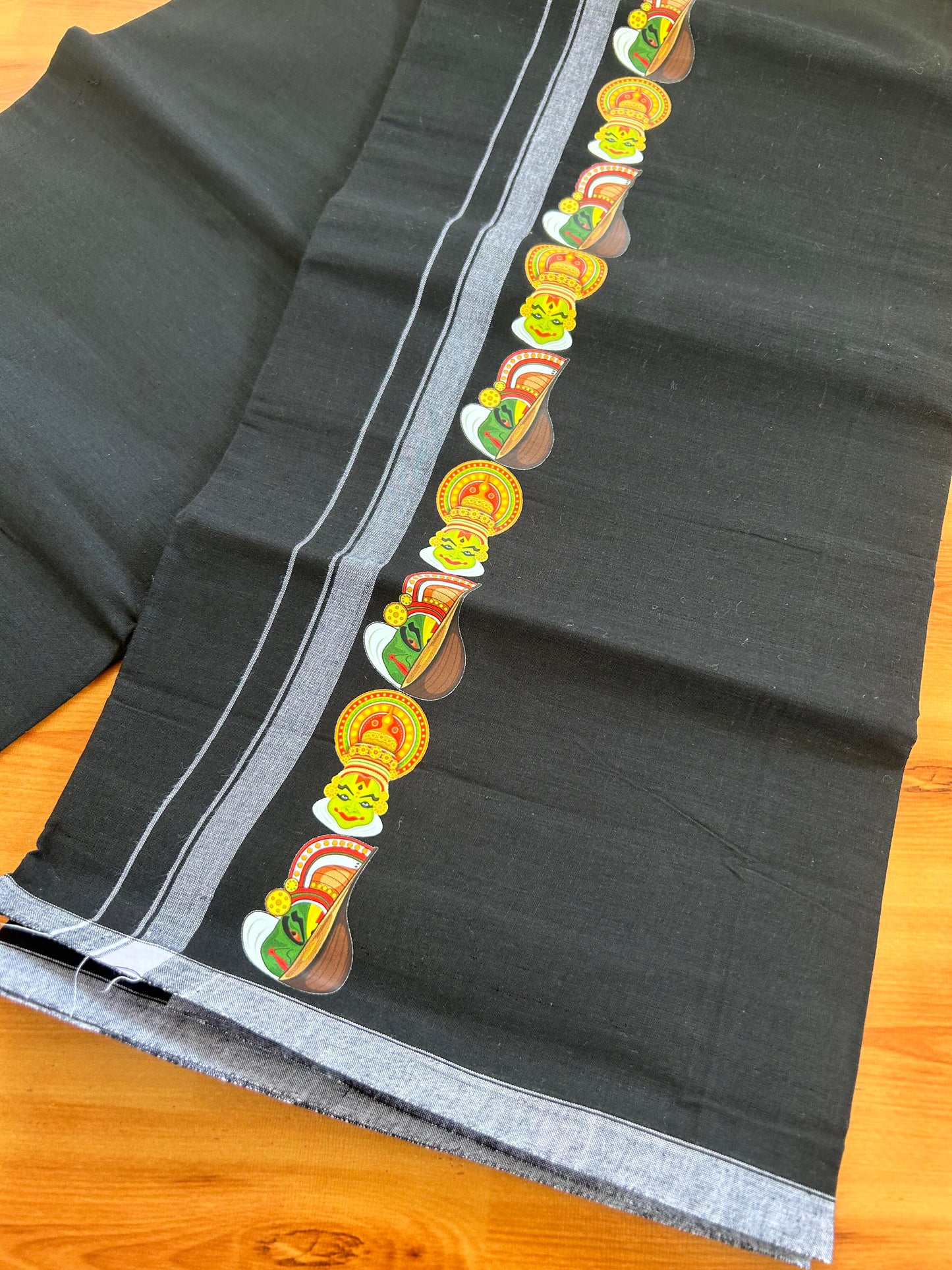 Single Kaily / Lungi- 20% Discount !! Kaitharikada - Pure Cotton - (40s) - 0.5 inch White Kara Kathakali Printed Design Kara with Black colour Body (2 meter / 4 muzham) - 30 KK8062 GAN