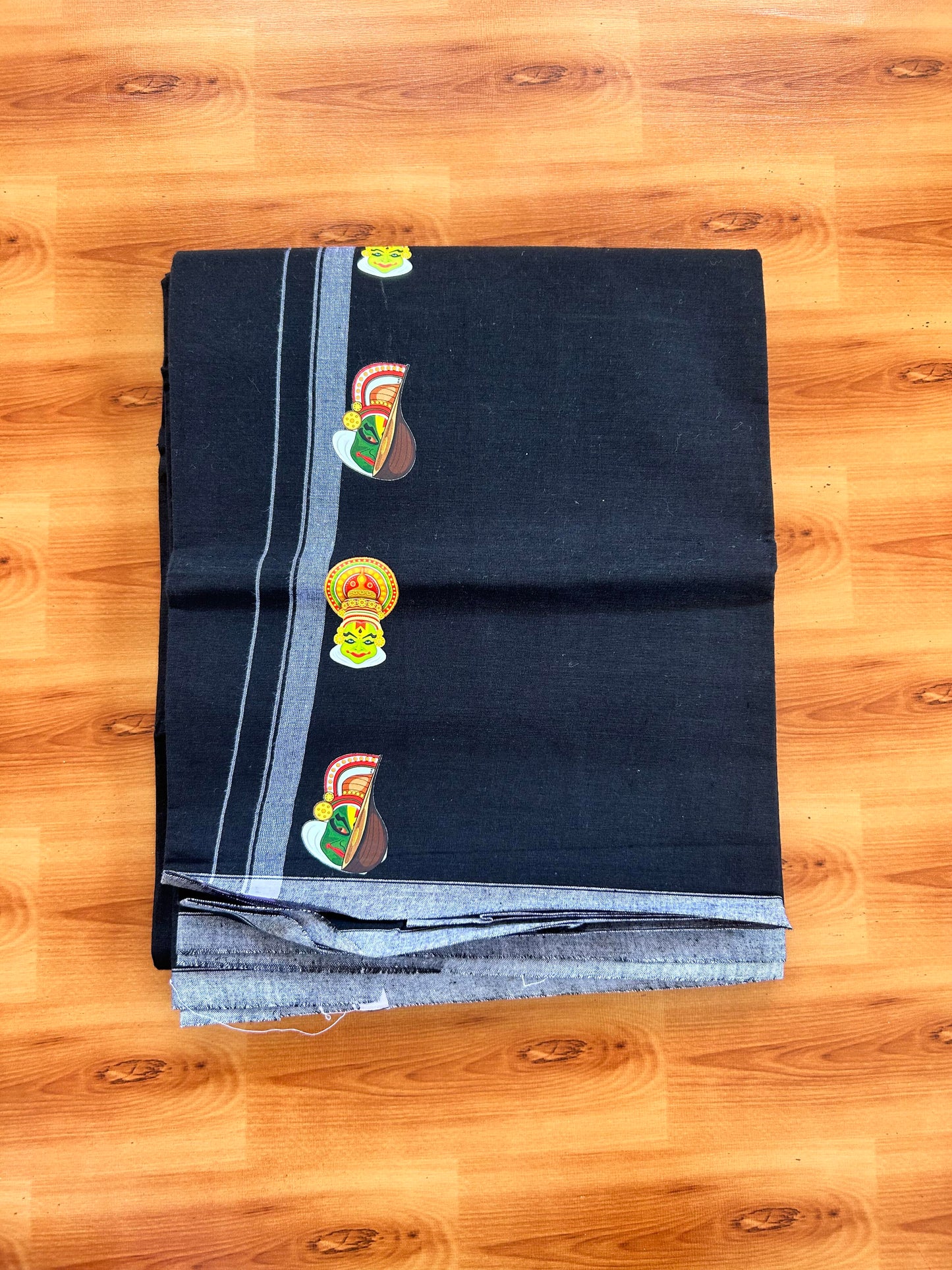 Single Kaily / Lungi- 20% Discount !! Kaitharikada - Pure Cotton - (40s) - 0.5 inch White Kara Kathakali Printed Design Kara with Black colour Body (2 meter / 4 muzham) - 31 KK8062 GAN