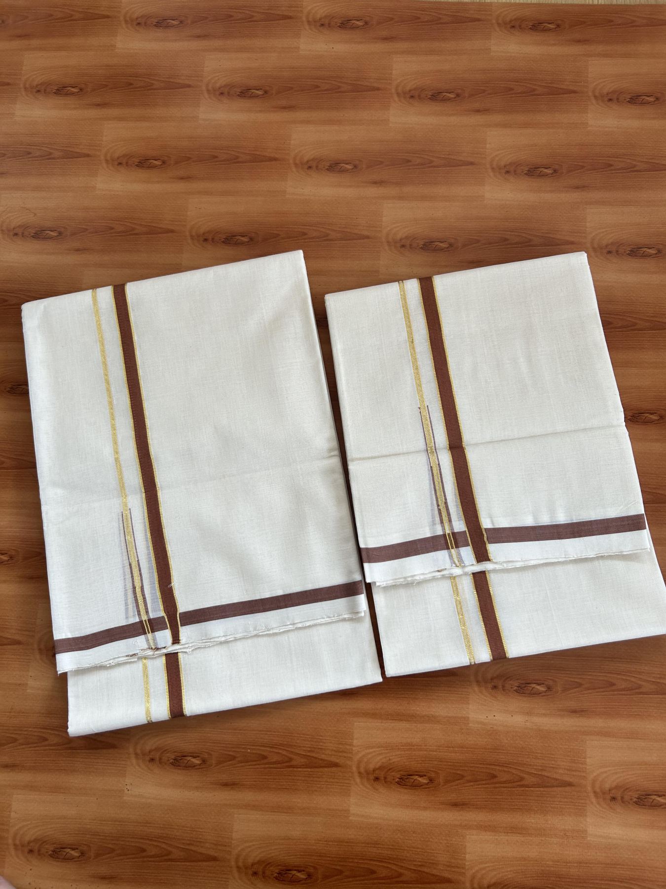 25% Discount !! KaithariKada Handloom Millpaav Balaramapuram - 100% Pure Cotton Off White Single Set Mundu - 100x80 - 0.5 Inch Gold Kasav & Brwon Puliyilakkara Chutty - Mundu 2 mtr & Neriyath 2.70 mtr - 4 KK7159 SOM