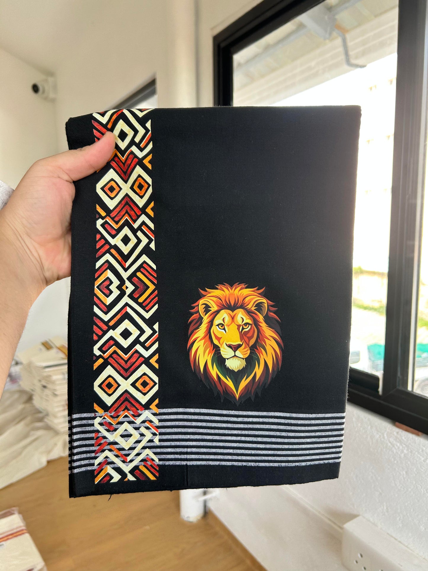 Kaitharikada - Single Kaily / Lungi - Mixed Cotton - 40s twisted - 2 inch Multi Colour Lion Printed Design Kara with Black colour body (2 meter / 4 muzham) - 3 KK8063 GAN