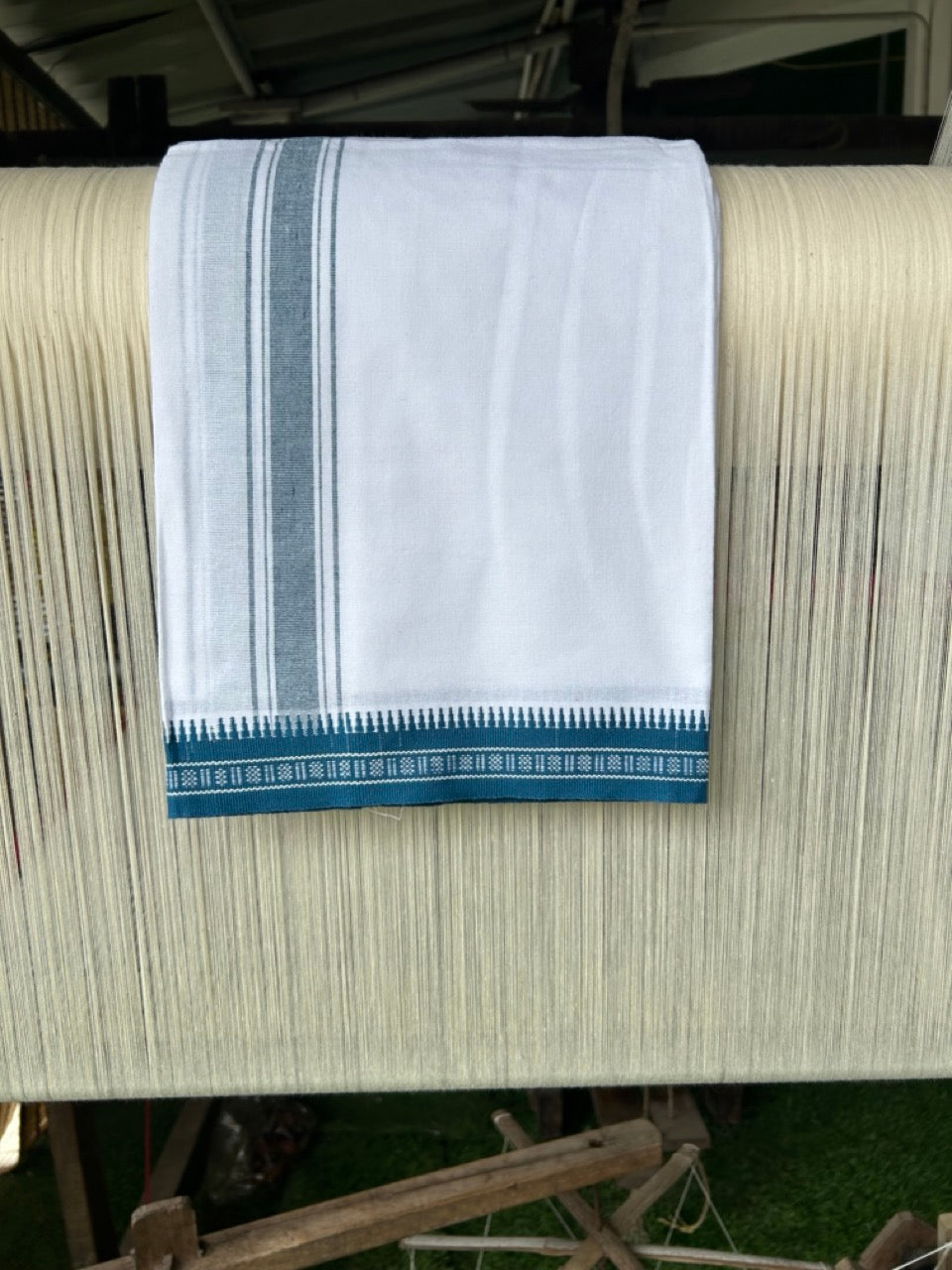 27% Discount!!! Kaitharikada pure Cotton - Single Kaily / Lungi - 1.5 inch Peacock Blue Striped Kuppadam kara with White colour body (2 meter / 4 muzham) - 11KK8002AST