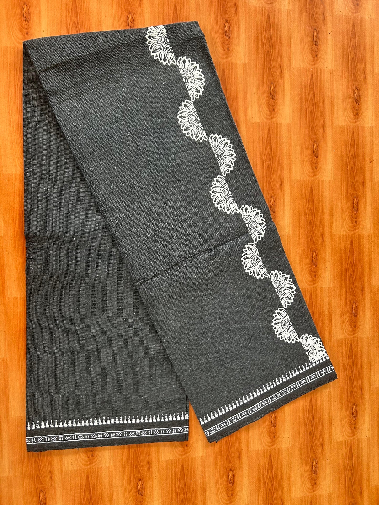 Kaitharikada - Single Kaily / Lungi - Mixed Cotton - 40s twisted - 2.5 inch White Flower Design printed kuppadam kara with Jeans Black Shaded colour body (2 meter / 4 muzham) - 4 KK8054 GAN