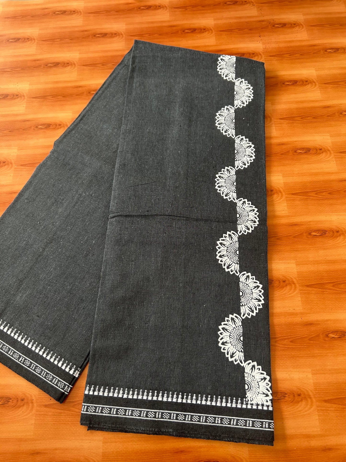 Kaitharikada - Single Kaily / Lungi - Mixed Cotton - 40s twisted - 2.5 inch White Flower Design printed kuppadam kara with Jeans Black Shaded colour body (2 meter / 4 muzham) - 4 KK8054 GAN