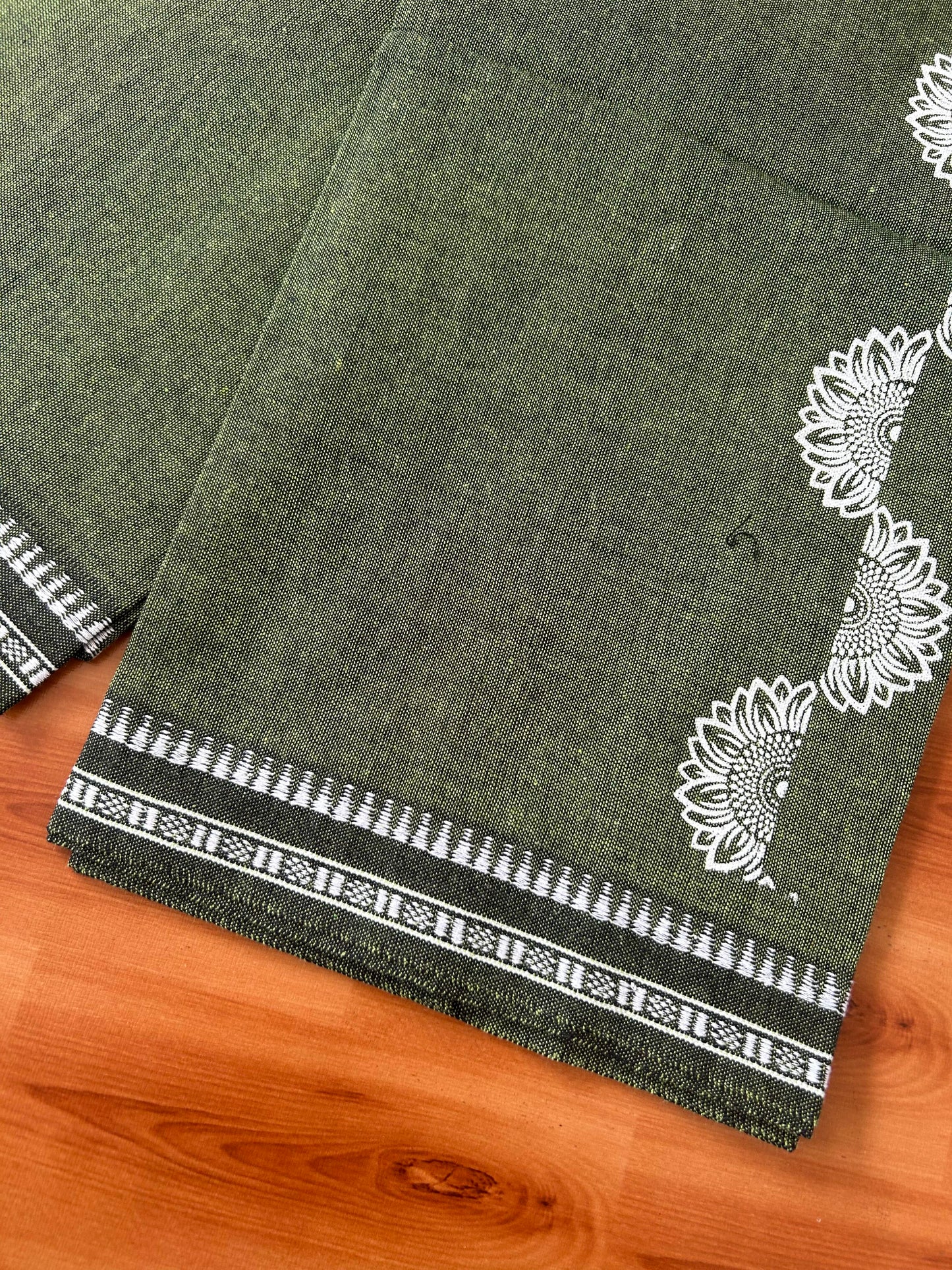 Kaitharikada - Single Kaily / Lungi - Mixed Cotton - 40s twisted - 2.5 inch White Flower Design printed kuppadam kara with Black and Light Green Shaded colour body (2 meter / 4 muzham) - 2  KK8054 GAN
