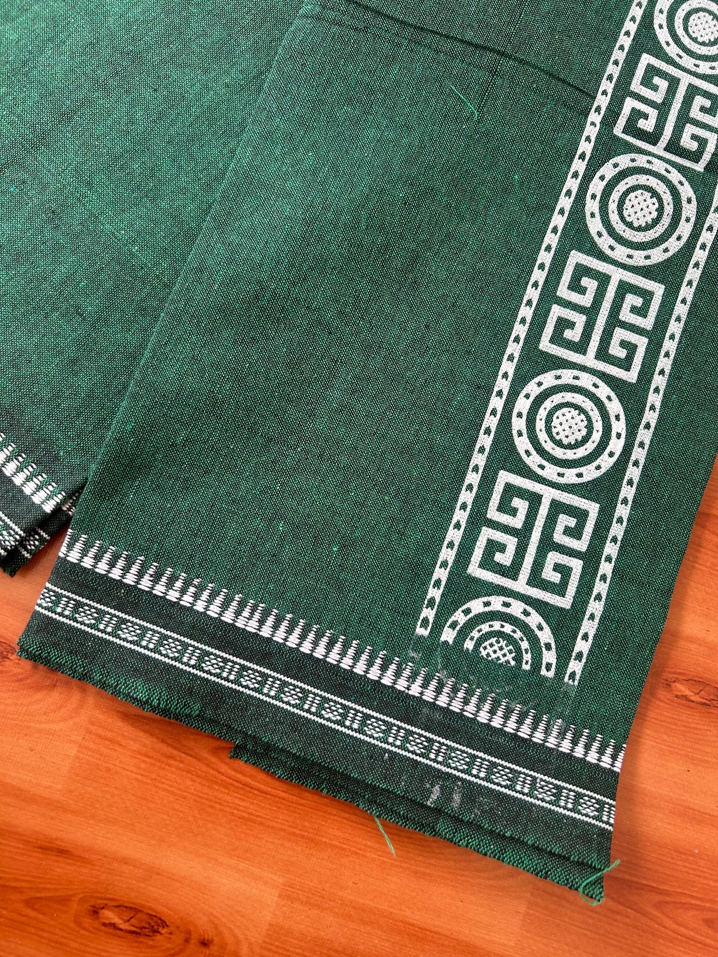 Kaitharikada - Single Kaily / Lungi - Mixed Cotton - 40s twisted - 2.5 inch White Design printed kuppadam kara with  Dark Green colour body (2 meter / 4 muzham) - 16 KK8054 GAN