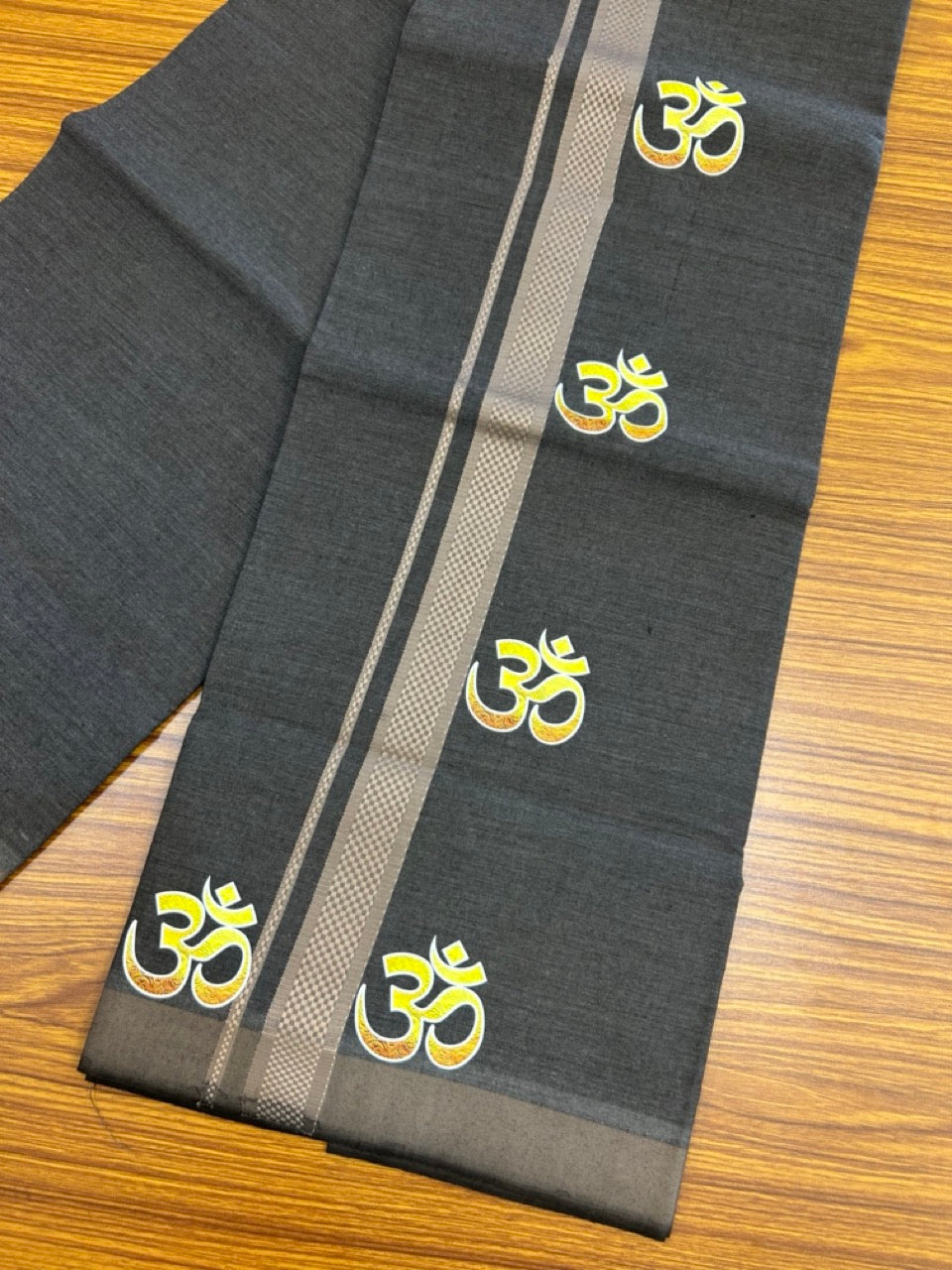 21% Discount ! Kaitharikada Pure Cotton - Single Kaily / Lungi -(40s)- 1 inch Dusty Brown striped Ohm Printed Design kara with Black Shaded colour body  (2 meter / 4 muzham) - 39 KK8028 GAN
