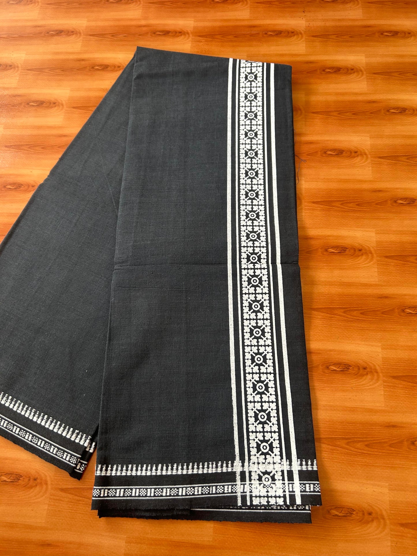 Kaitharikada - Single Kaily / Lungi -Mixed Cotton - 40s twisted - 2.5 inch White Design printed kuppadam kara with Ash Black  colour body (2 meter / 4 muzham) - 22 KK8054 GAN