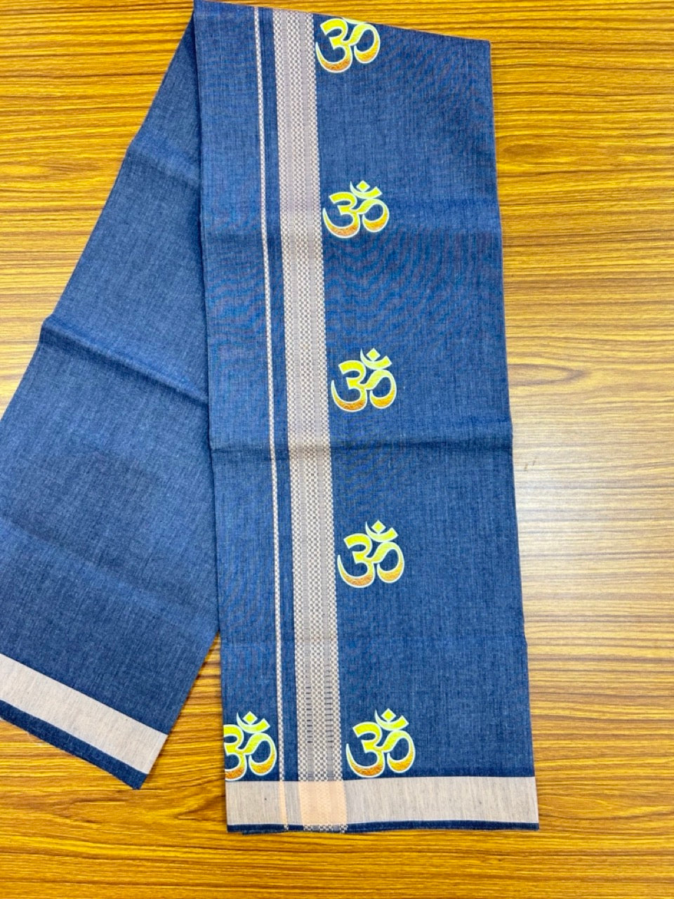21% Discount ! Kaitharikada Pure Cotton - Single Kaily / Lungi -(40s)- 1.25 inch Light Dusty Brown Ohm Printed Design kara with Navy Blue Shaded colour body  (2 meter / 4 muzham) - 42 KK8028 GAN