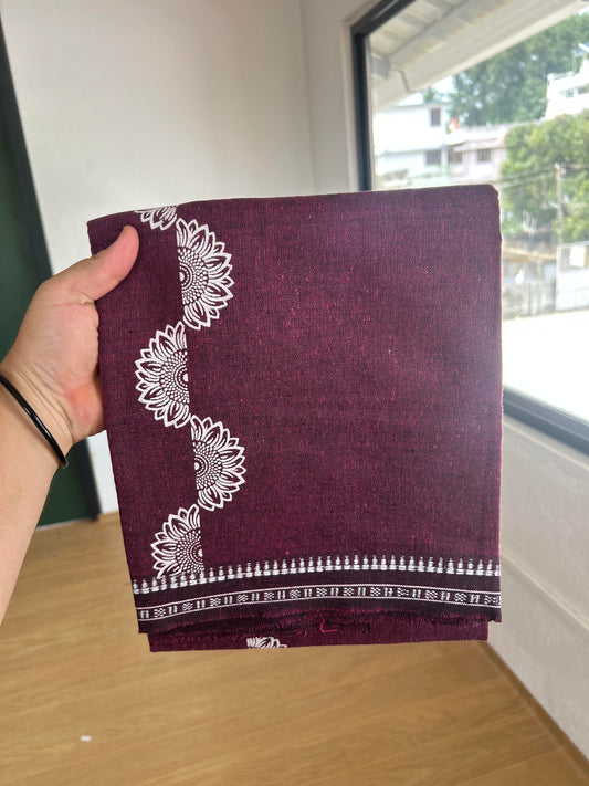 Kaitharikada - Single Kaily / Lungi - Mixed Cotton - 40s twisted - 2.5 inch White Flower Design printed kuppadam kara with Black and Wine Shaded colour body (2 meter / 4 muzham) - 3 KK8054 GAN