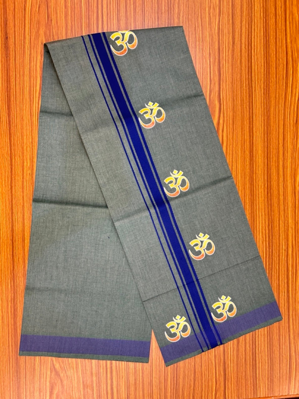 21% Discount ! Kaitharikada Pure Cotton - Single Kaily / Lungi -(40s)- 1.25 inch Navy Blue Striped Ohm Printed Design kara with Green Shaded colour body  (2 meter / 4 muzham) - 46 KK8028 GAN