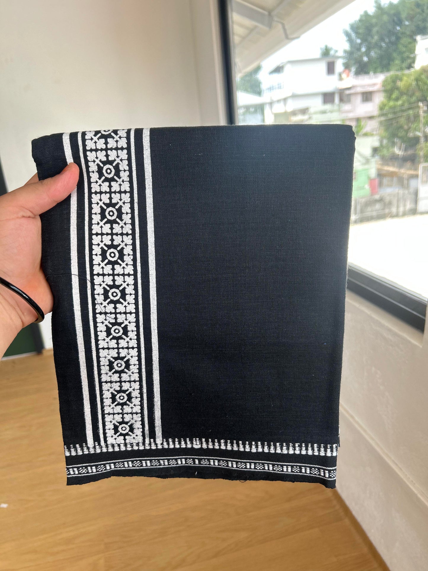 Kaitharikada - Single Kaily / Lungi - Mixed Cotton - 40s twisted - 2.5 inch White Design printed kuppadam kara with Jeans Black colour body (2 meter / 4 muzham) - 20 KK8054 GAN