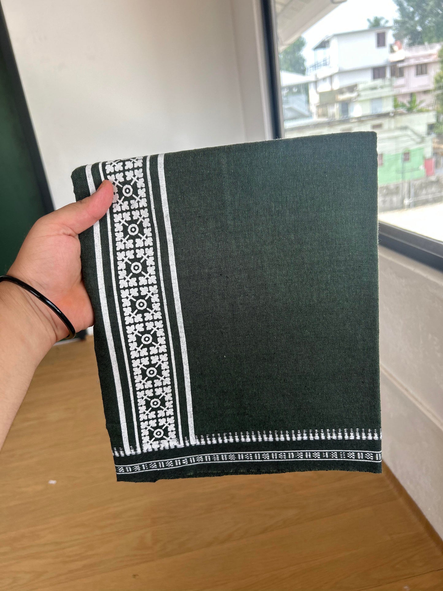 Kaitharikada - Single Kaily / Lungi -Mixed Cotton - 40s twisted - 2.5 inch White Design printed kuppadam kara with Botle Green colour body (2 meter / 4 muzham) - 25 KK8054 GAN