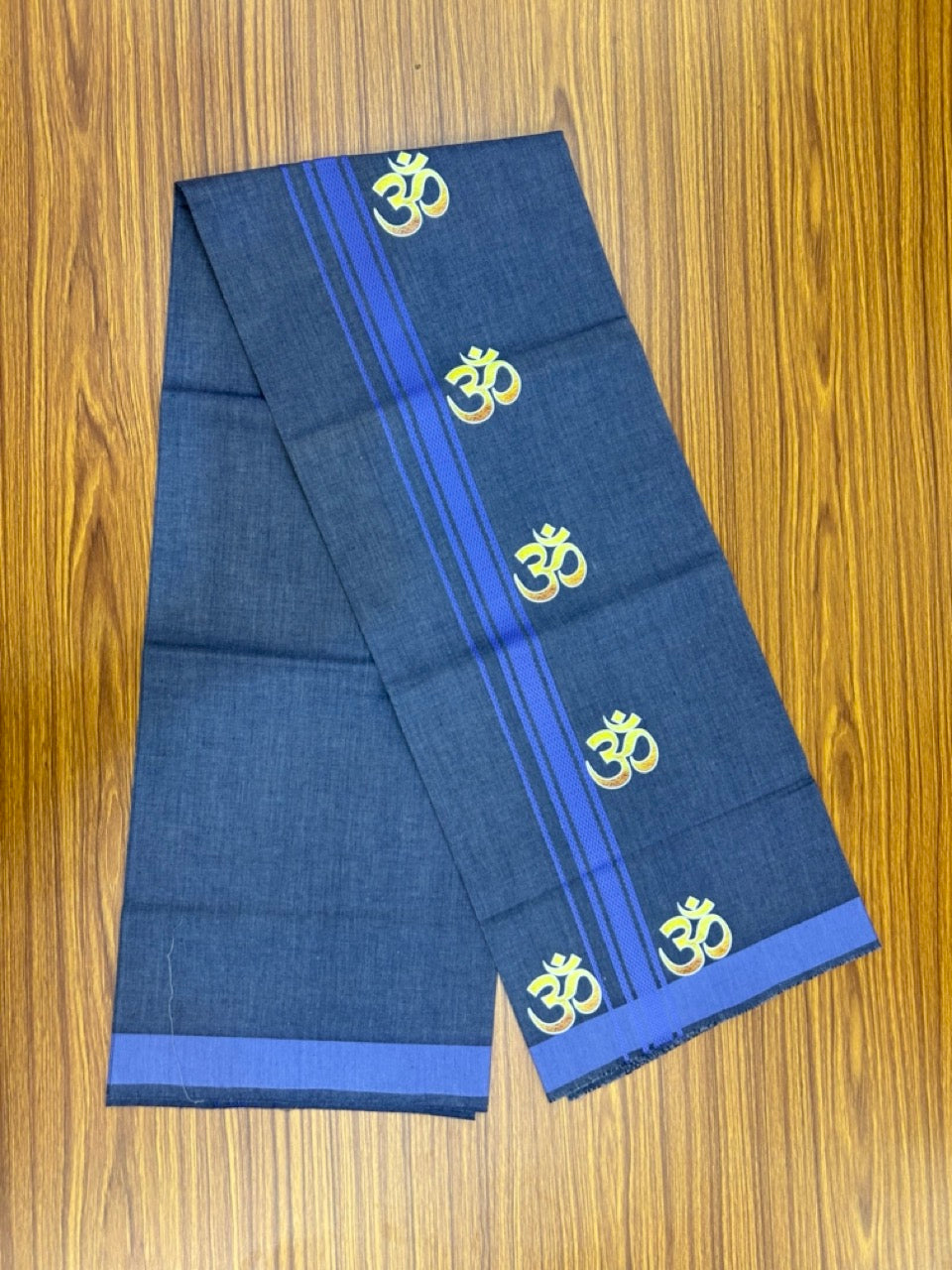 21% Discount ! Kaitharikada Pure Cotton - Single Kaily / Lungi -(40s)- 1.25 inch Lavender Ash Striped Ohm Printed Design kara with Blue Shaded colour body  (2 meter / 4 muzham) - 47 KK8028 GAN