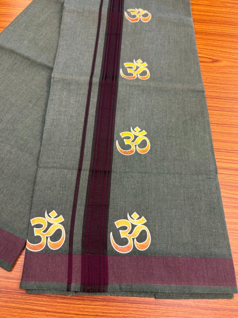 21% Discount ! Kaitharikada Pure Cotton - Single Kaily / Lungi -(40s)- 1.25 inch Purple Striped Ohm Printed Design kara with Green Shaded colour body  (2 meter / 4 muzham) - 48 KK8028 GAN
