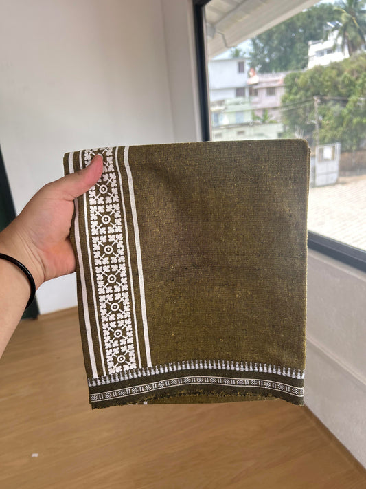 Kaitharikada - Single Kaily / Lungi -Mixed Cotton - 40s twisted - 2.5 inch White Design printed kuppadam kara with Black Shaded Brown colour  body (2 meter / 4 muzham) - 27 KK8054 GAN