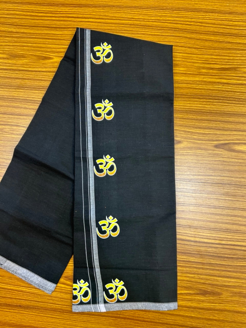 8% Discount ! Kaitharikada - Pure Cotton - Single Kaily / Lungi -(40s)- 0.5 inch White Striped Ohm Printed Design kara with Black colour body  (2 meter / 4 muzham) - 50 KK8028 GAN