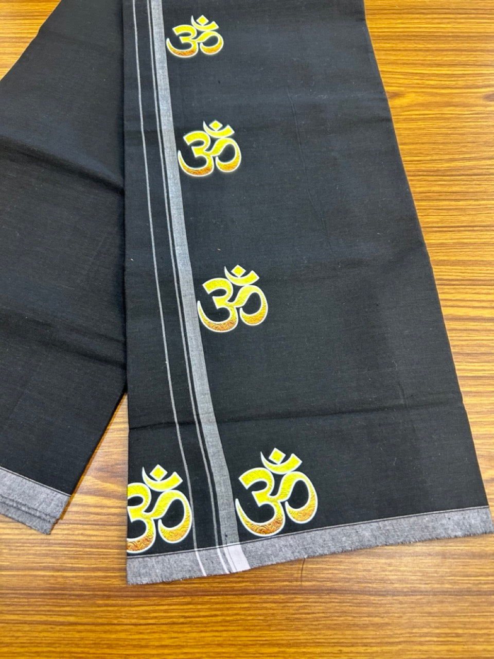 8% Discount ! Kaitharikada - Pure Cotton - Single Kaily / Lungi -(40s)- 0.5 inch White Striped Ohm Printed Design kara with Black colour body  (2 meter / 4 muzham) - 50 KK8028 GAN