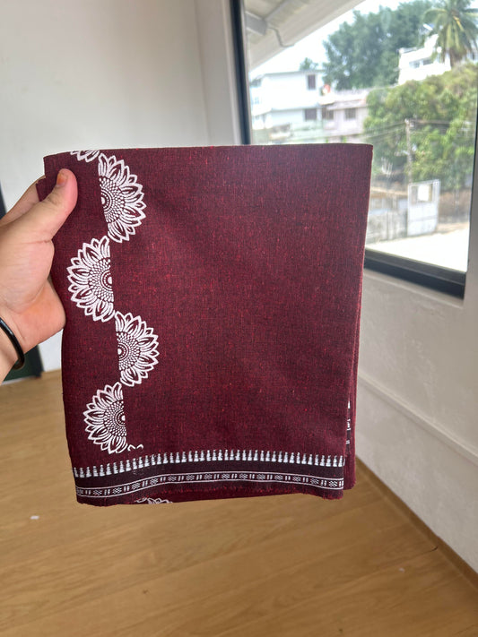 Kaitharikada - Single Kaily / Lungi - Mixed Cotton - 40s twisted - 2.5 inch White Flower Design printed kuppadam kara with Black and Maroon Shaded colour body (2 meter / 4 muzham) - 1  KK8054 GAN