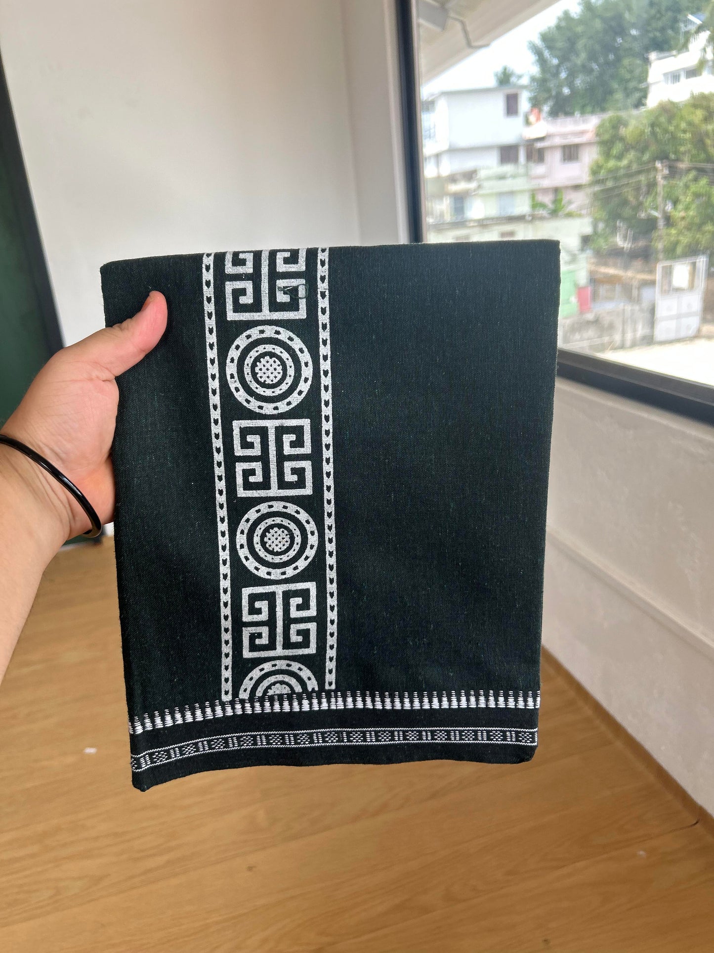 Kaitharikada - Single Kaily / Lungi - Mixed Cotton - 40s twisted - 2.5 inch White Design printed kuppadam kara with Dark Green colour body (2 meter / 4 muzham) - 13 KK8054 GAN
