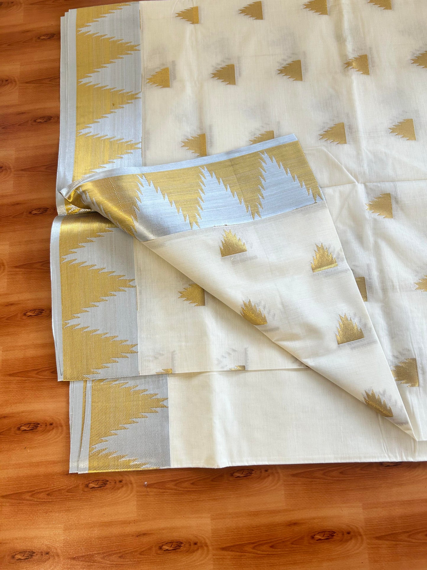 25% Discount! Kaitharikada Kerala Traditional Saree Off white- Mixed Cotton Kasav Saree - 18 Inch Pallu - Gold Silver Kasav Kara & Temple Design - 71 KK7000 PMC