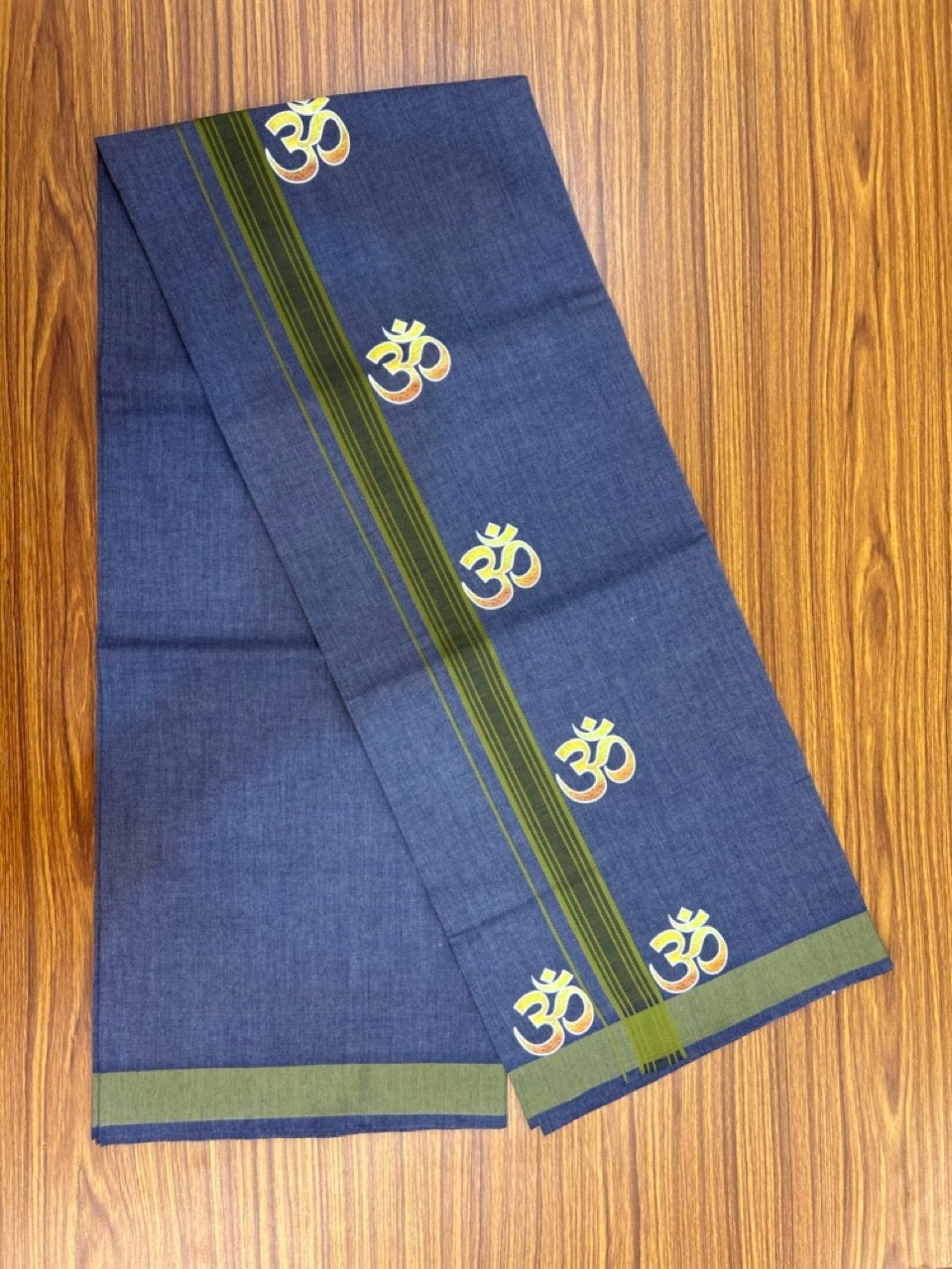 21% Discount ! Kaitharikada Pure Cotton - Single Kaily / Lungi - (40s) - 1.25 inch Light Green Striped Ohm Printed Design kara with Navy Blue Shaded colour body  (2 meter / 4 muzham) - 34 KK8028 GAN