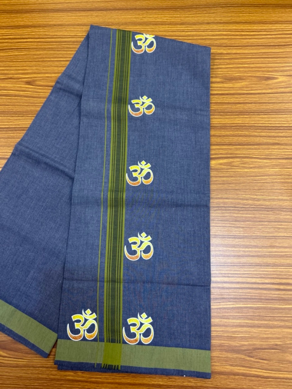 21% Discount ! Kaitharikada Pure Cotton - Single Kaily / Lungi - (40s) - 1.25 inch Light Green Striped Ohm Printed Design kara with Navy Blue Shaded colour body  (2 meter / 4 muzham) - 34 KK8028 GAN