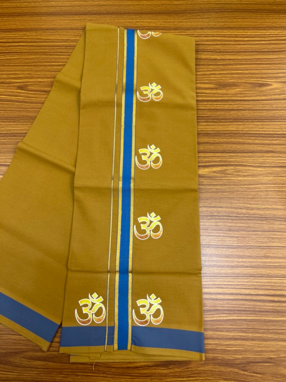 34% Discount ! Kaitharikada Pure Cotton - Single Kaily / Lungi -(40s)- 1.25 inch Gold Kasav & Blue Striped Ohm Printed Design kara with Khaki colour body  (2 meter / 4 muzham) - 61 KK8028 GAN