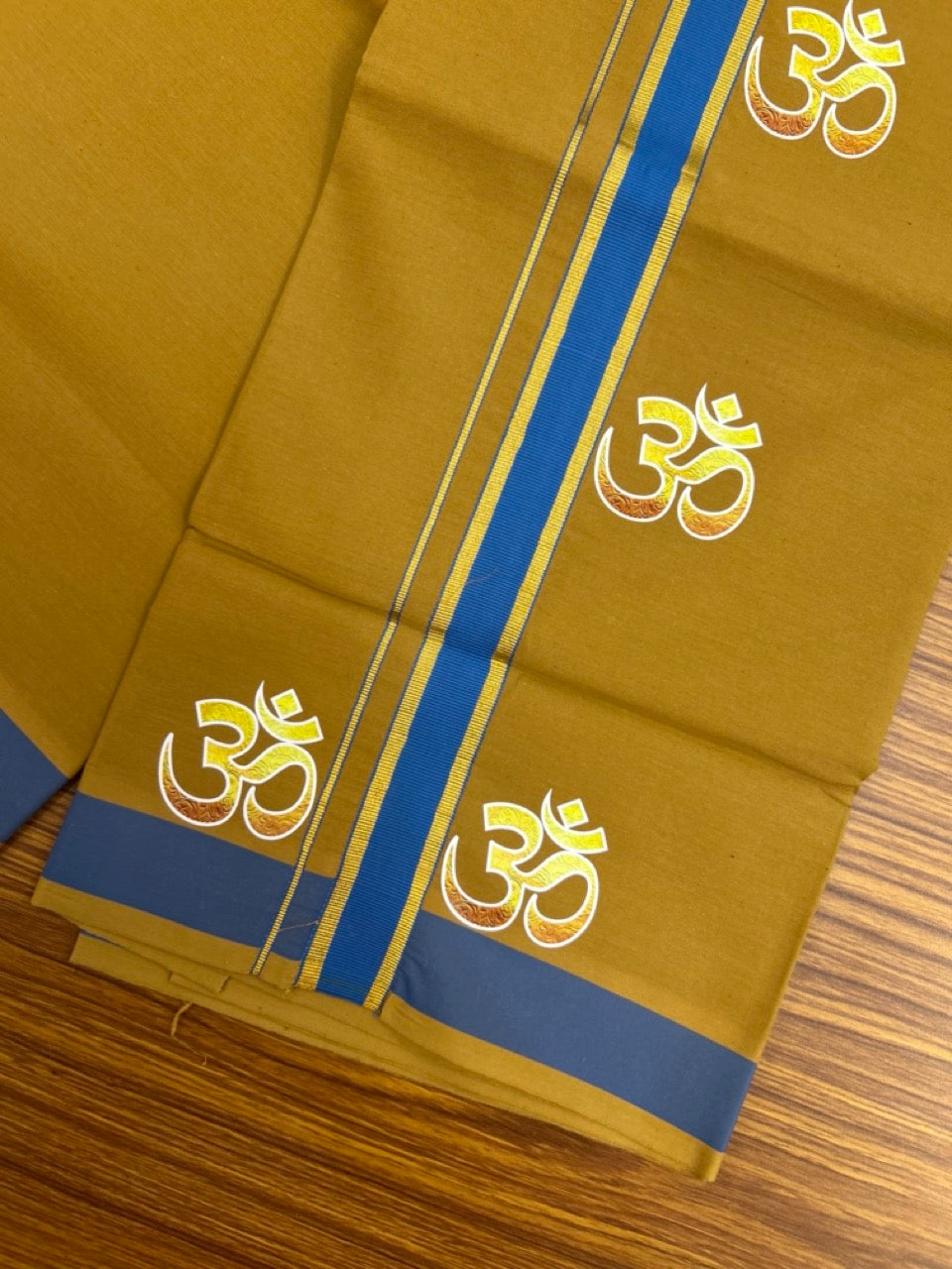 34% Discount ! Kaitharikada Pure Cotton - Single Kaily / Lungi -(40s)- 1.25 inch Gold Kasav & Blue Striped Ohm Printed Design kara with Khaki colour body  (2 meter / 4 muzham) - 61 KK8028 GAN