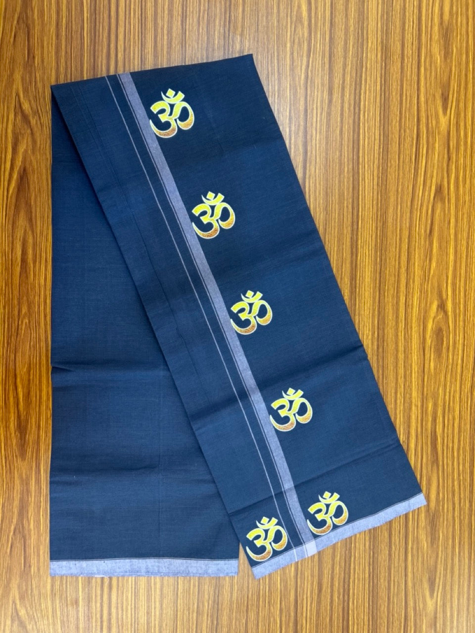 9% Discount ! Kaitharikada Pure Cotton - Single Kaily / Lungi -(40s)- 0.5 inch White Striped Ohm Printed Design kara with Ash Blue colour body  (2 meter / 4 muzham) - 57 KK8028 GAN