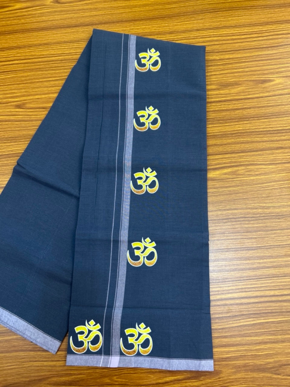 9% Discount ! Kaitharikada Pure Cotton - Single Kaily / Lungi -(40s)- 0.5 inch White Striped Ohm Printed Design kara with Ash Blue colour body  (2 meter / 4 muzham) - 57 KK8028 GAN