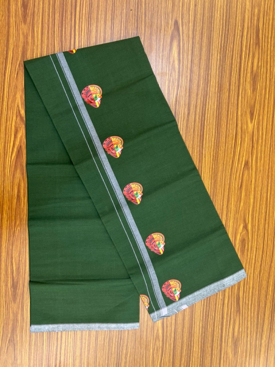 9% Discount !! Kaitharikada Pure Cotton - Single Kaily / Lungi - (40s) - 0.5 inch Printed Theyyam Kadhakali Printed Design kara with Dark Green colour body (2 meter / 4 muzham) - 22 KK8028 GAN