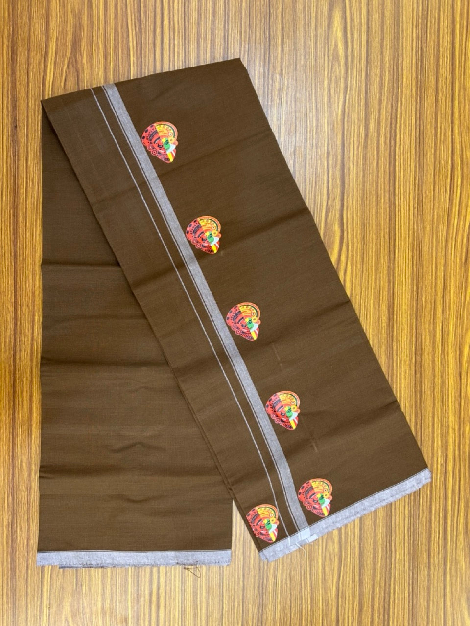 9% Discount !! Kaitharikada Pure Cotton - Single Kaily / Lungi - (40s) - 0.5 inch Theyyam Kadhakali Printed Design kara with Brown colour body (2 meter / 4 muzham) - 26 KK8028 GAN