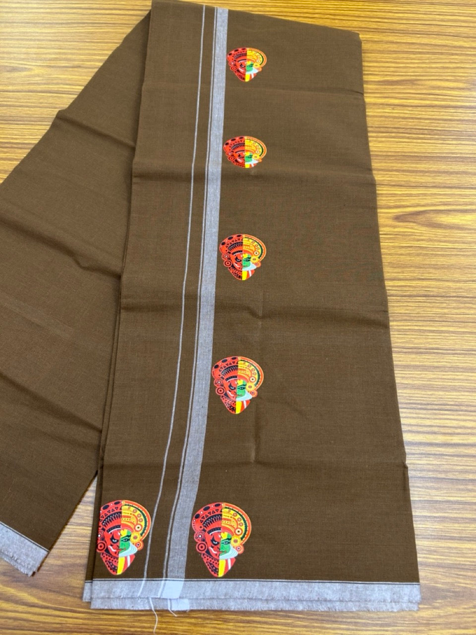 9% Discount !! Kaitharikada Pure Cotton - Single Kaily / Lungi - (40s) - 0.5 inch Theyyam Kadhakali Printed Design kara with Brown colour body (2 meter / 4 muzham) - 26 KK8028 GAN