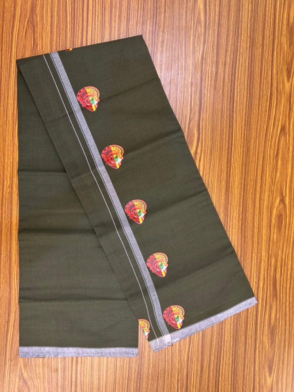 9% Discount !! Kaitharikada Pure Cotton - Single Kaily / Lungi - (40s) - 0.5 inch Theyyam Kadhakali Printed Design kara with Dark Olive Green colour body (2 meter / 4 muzham) - 27 KK8028 GAN