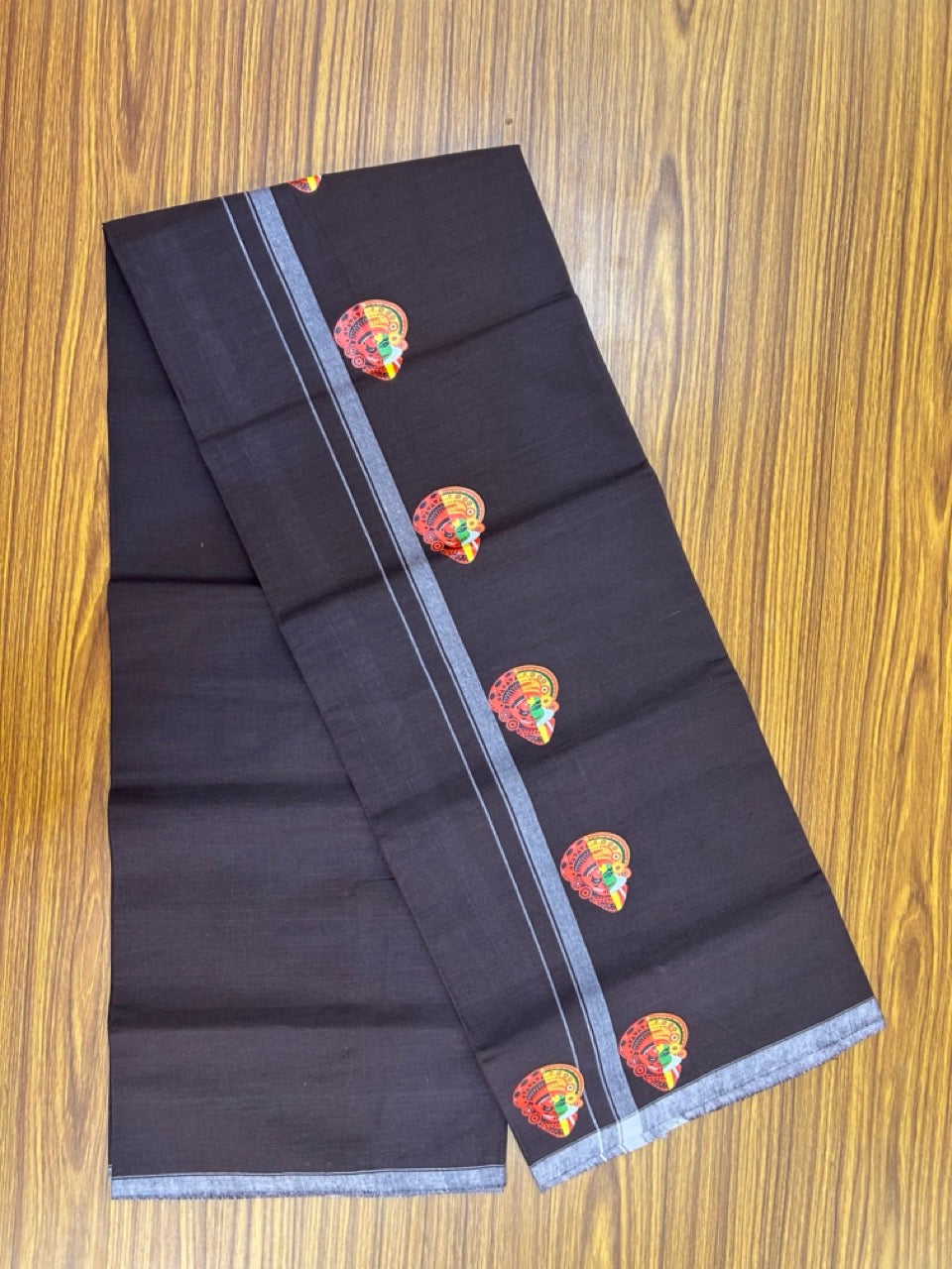 9% Discount !! Kaitharikada Pure Cotton - Single Kaily / Lungi - (40s) - 0.5 inch Printed Theyyam Kadhakali Printed Design kara with Dark Grape wine colour body (2 meter / 4 muzham) - 8 KK8028 GAN