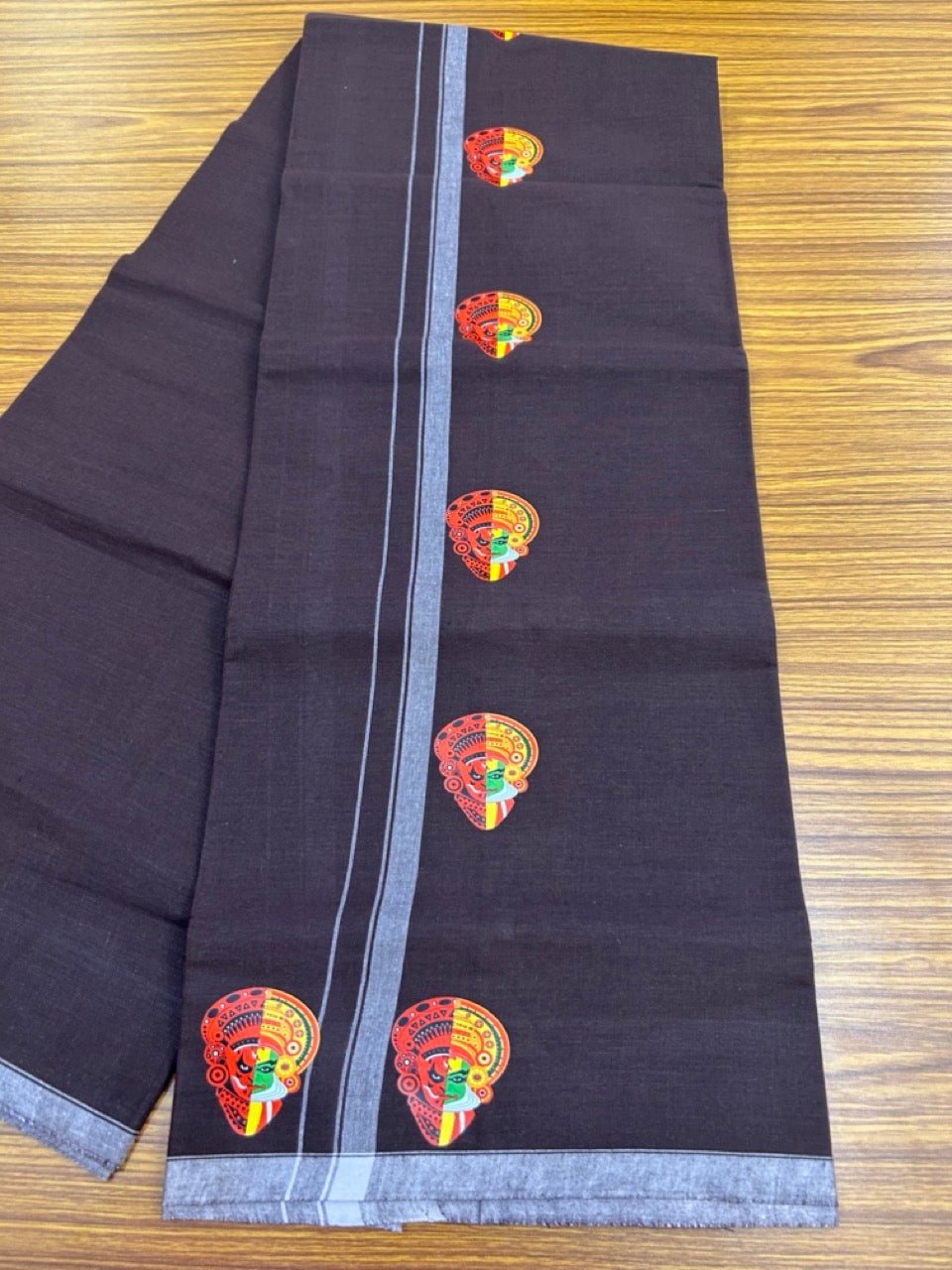 9% Discount !! Kaitharikada Pure Cotton - Single Kaily / Lungi - (40s) - 0.5 inch Printed Theyyam Kadhakali Printed Design kara with Dark Grape wine colour body (2 meter / 4 muzham) - 8 KK8028 GAN
