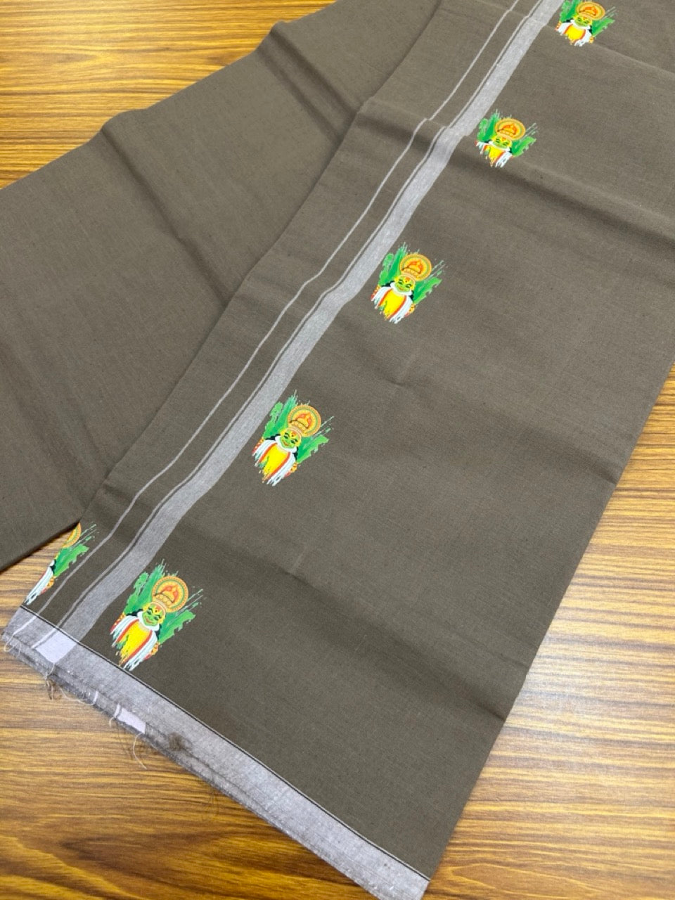 9% Discount !! Kaitharikada Pure Cotton - Single Kaily / Lungi - (40s) - 0.5 inch Printed Kadhakali Design kara with Grey colour body (2 meter / 4 muzham) - 28 KK8028 GAN