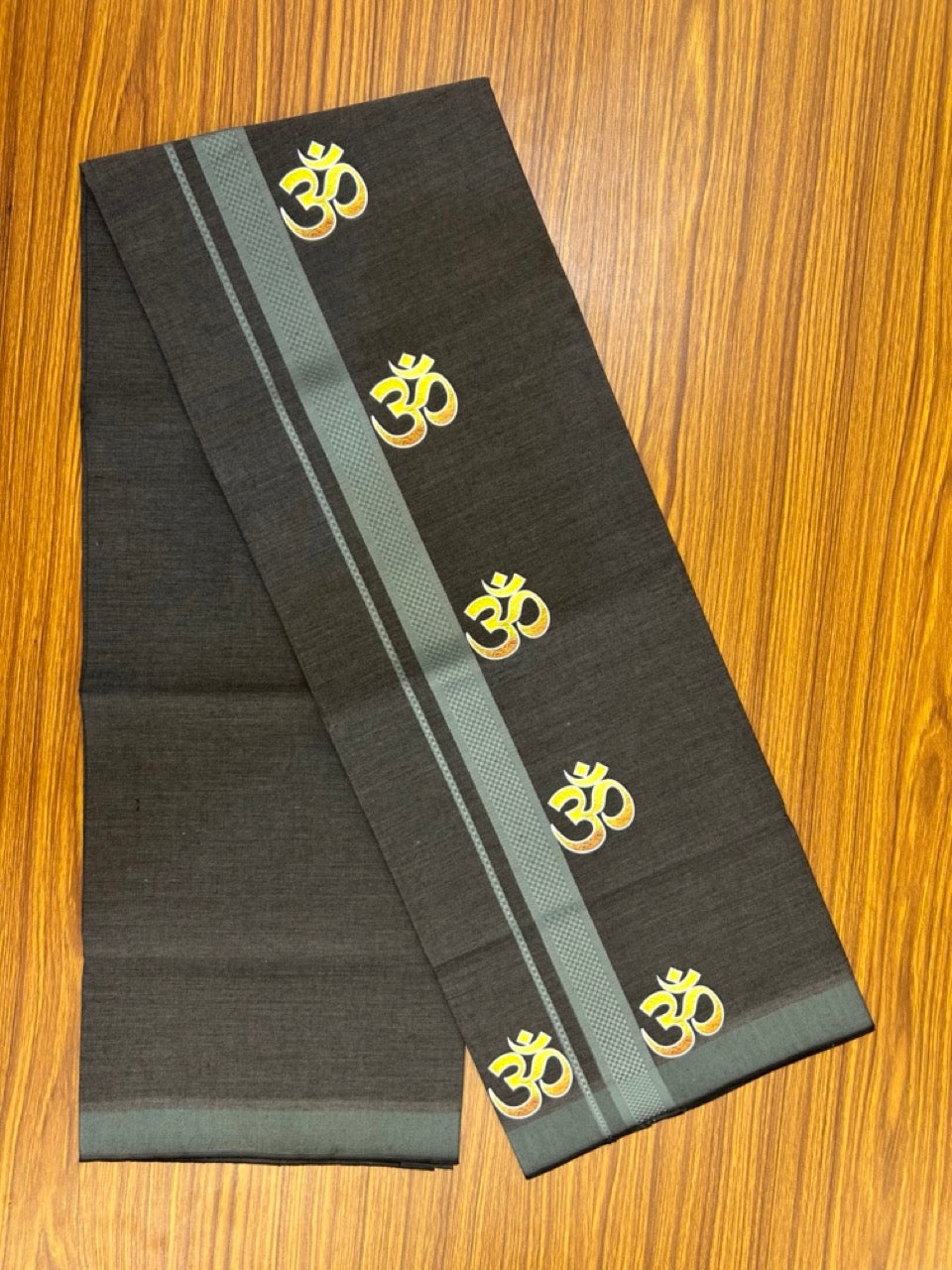 34% Discount ! Kaitharikada Pure Cotton - Single Kaily / Lungi -(40s)- 1.25 inch Greyish Teal Green Ohm Printed Design kara with Shaded Black colour body  (2 meter / 4 muzham) - 63 KK8028 GAN