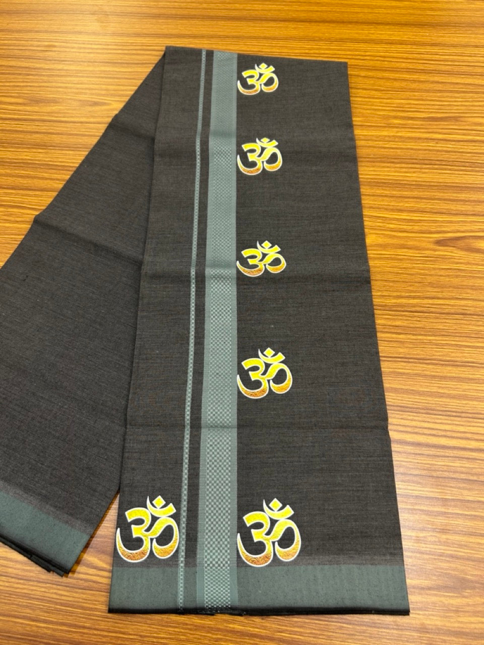 34% Discount ! Kaitharikada Pure Cotton - Single Kaily / Lungi -(40s)- 1.25 inch Greyish Teal Green Ohm Printed Design kara with Shaded Black colour body  (2 meter / 4 muzham) - 63 KK8028 GAN