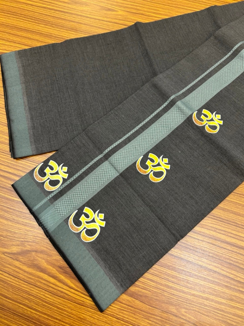 34% Discount ! Kaitharikada Pure Cotton - Single Kaily / Lungi -(40s)- 1.25 inch Greyish Teal Green Ohm Printed Design kara with Shaded Black colour body  (2 meter / 4 muzham) - 63 KK8028 GAN