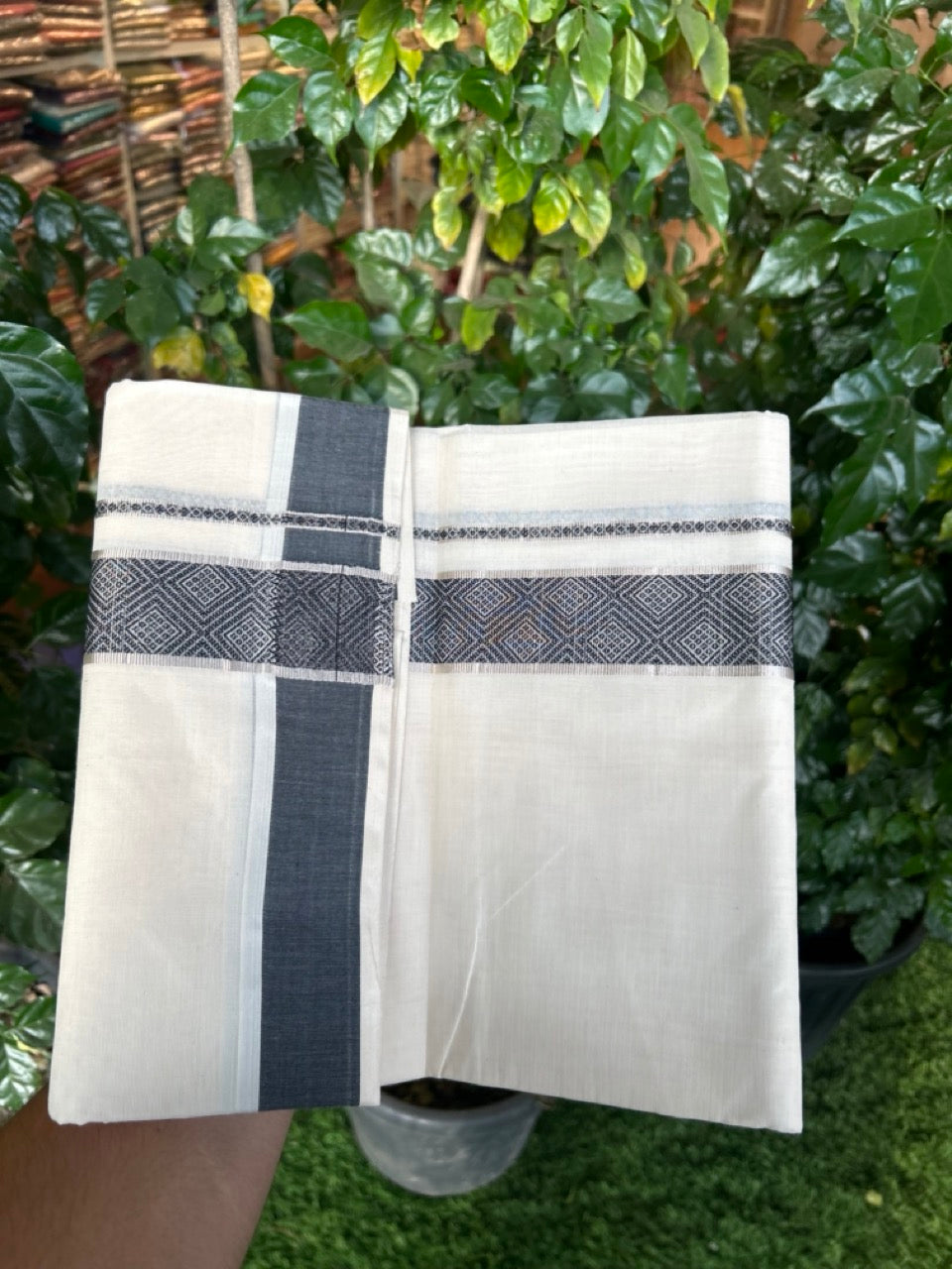 20% DISCOUNT ! KaithariKada Balaramapuram 100%  Cotton Double off white  (Unbleached) Mundu/Dhoti - 100X80 - 1.5 inch Silver kasavu & Black jacquard design kara - 4 mtr (8.5 Muzham) - 26 KK5283 PMC