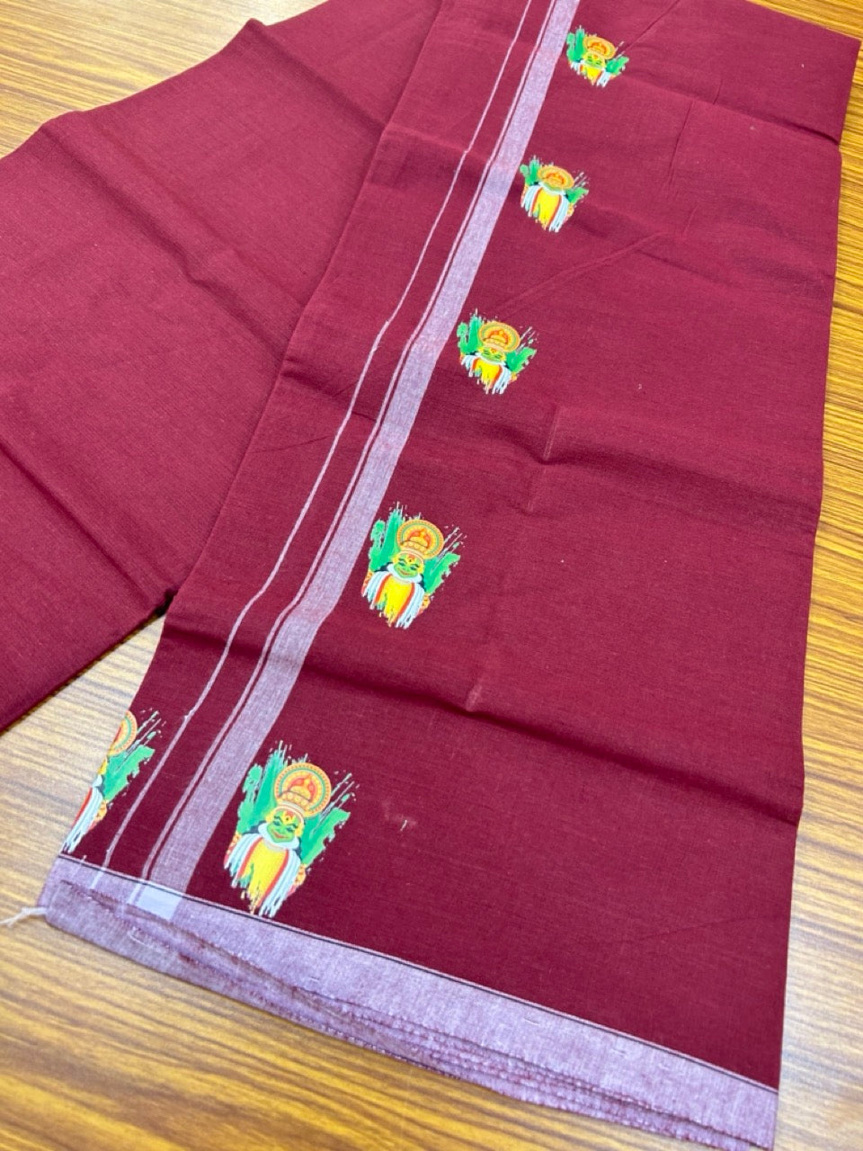 9% Discount !! Kaitharikada Pure Cotton - Single Kaily / Lungi - (40s) - 0.5 inch Theyyam Kadhakali Printed Design kara with Maroon colour body (2 meter / 4 muzham) - 29 KK8028 GAN