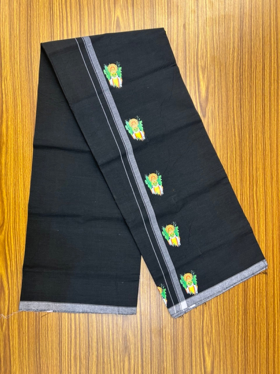 9% Discount !! Kaitharikada - Pure Cotton - Single Kaily / Lungi - (40s) - 0.5 inch Kadhakali Printed Design kara with Black colour body (2 meter / 4 muzham) - 25 KK8028 GAN