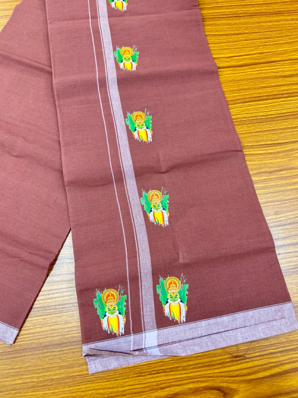 9% Discount !! Kaitharikada Pure Cotton - Single Kaily / Lungi - (40s) - 0.5 inch Kadhakali Printed Design kara with Reddish brown colour body (2 meter / 4 muzham) - 32 KK8028 GAN