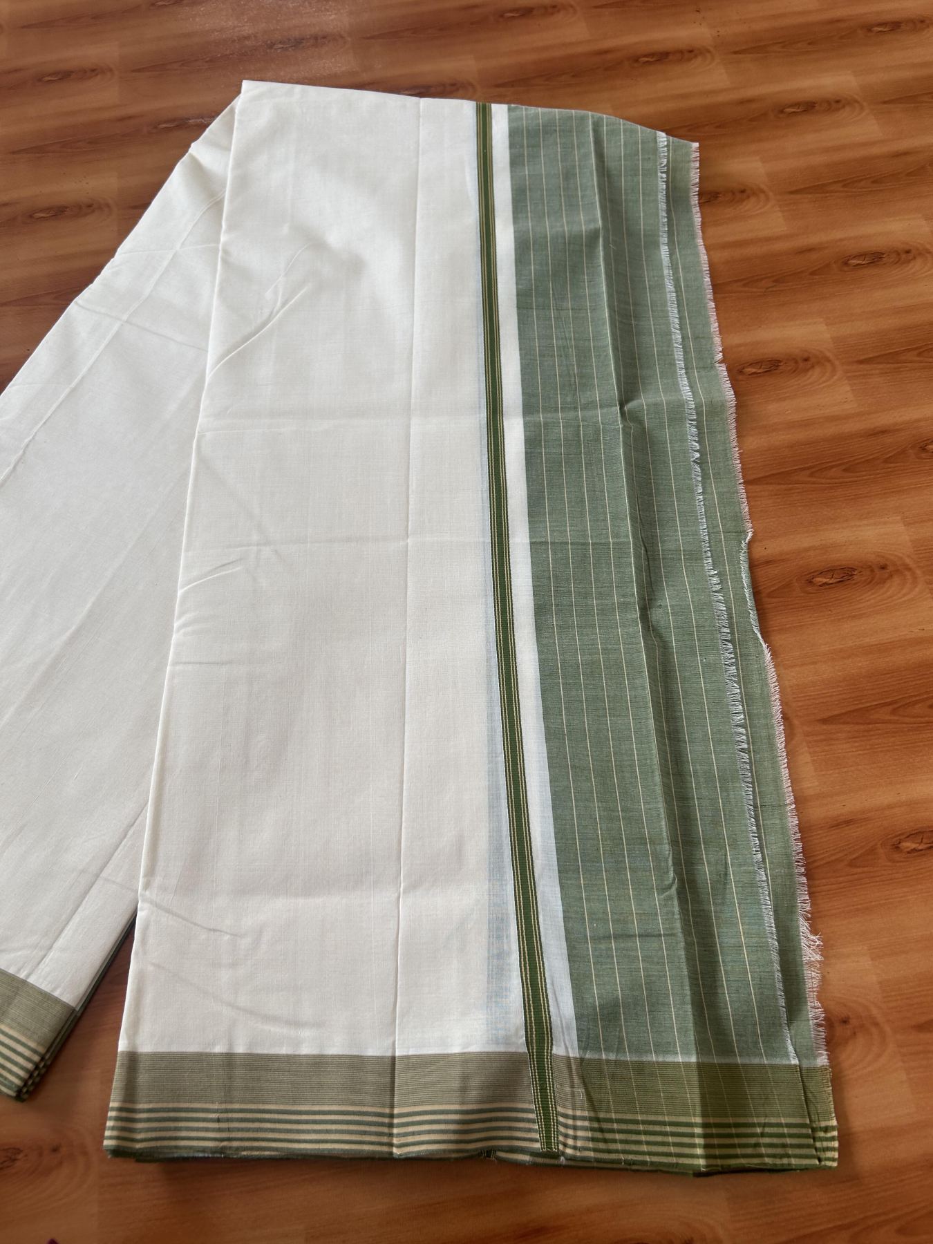 25% Discount!! KaithariKada Handloom Unakkupaav - Kerala Handloom - 100% Pure Cotton Off White - (Unbleached) Double Mundu/Dothi - 100 x 80 - 4.5 inch Green & Light Sand brown Side Striped Kara 4 meter (8.5 muzham) - 4 KK5390 REA