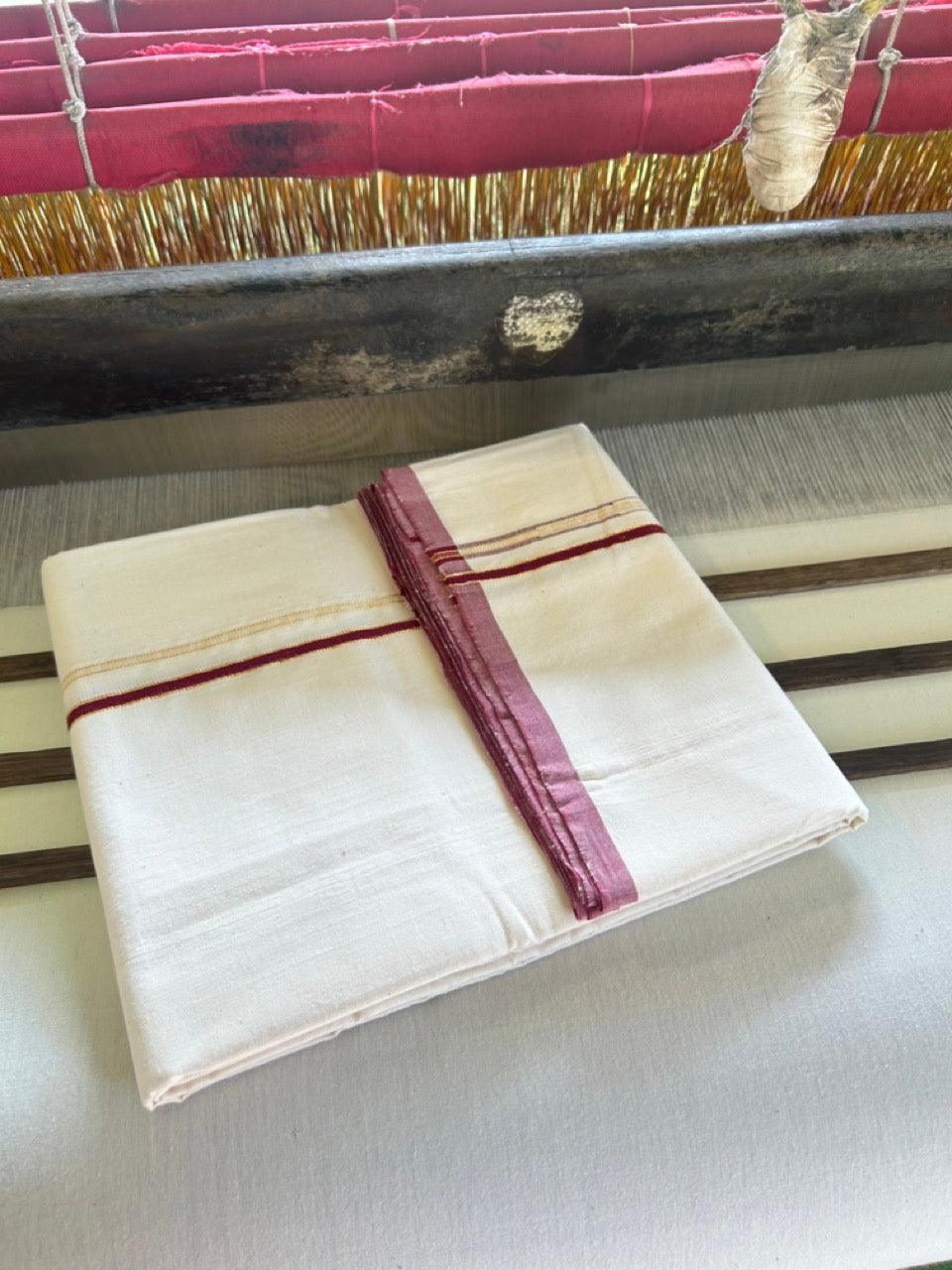 SIGNATURE KAITHARIKADA EXCLUSIVE SINGLE DHOTI - 100% Cotton Balaramapuram HANDLOOM Single Mundu/Dhoti - Off White - (Unbleached) 1 cm Maroon & KASAVU Chutty Kara (2 meter / 4 muzham) - 5KK5040KAI