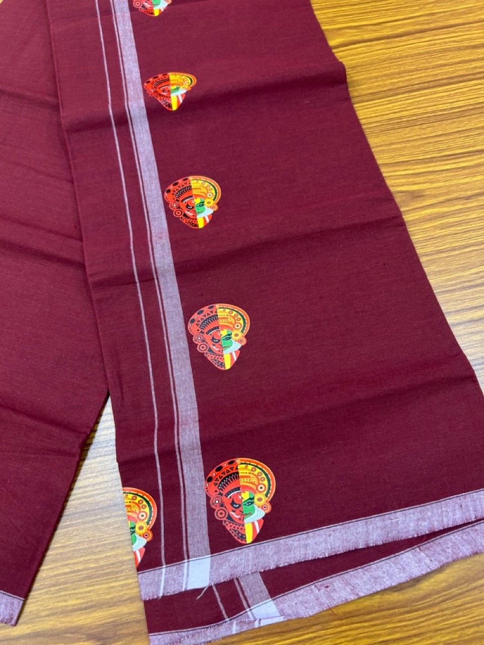 9% Discount !! Kaitharikada Pure Cotton - Single Kaily / Lungi - (40s) - 0.5 inch Theyyam Kadhakali Printed Design kara with Dark Maroon   colour body (2 meter / 4 muzham) - 23 KK8028 GAN