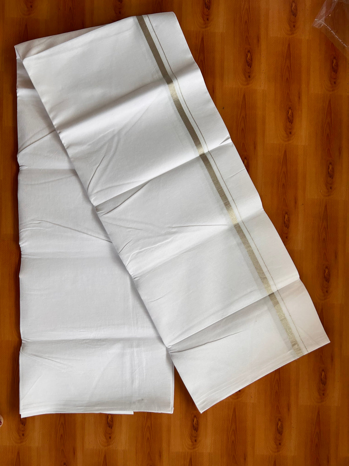 Single Pure White Mundu/Dhoti - 25% Discount ! KaithariKada Pulimood 100% Cotton Kerala Handloom - 0.5 inch Silver Kasav Kara (2 meter / 4 muzham) - 27 KK5534 KAI